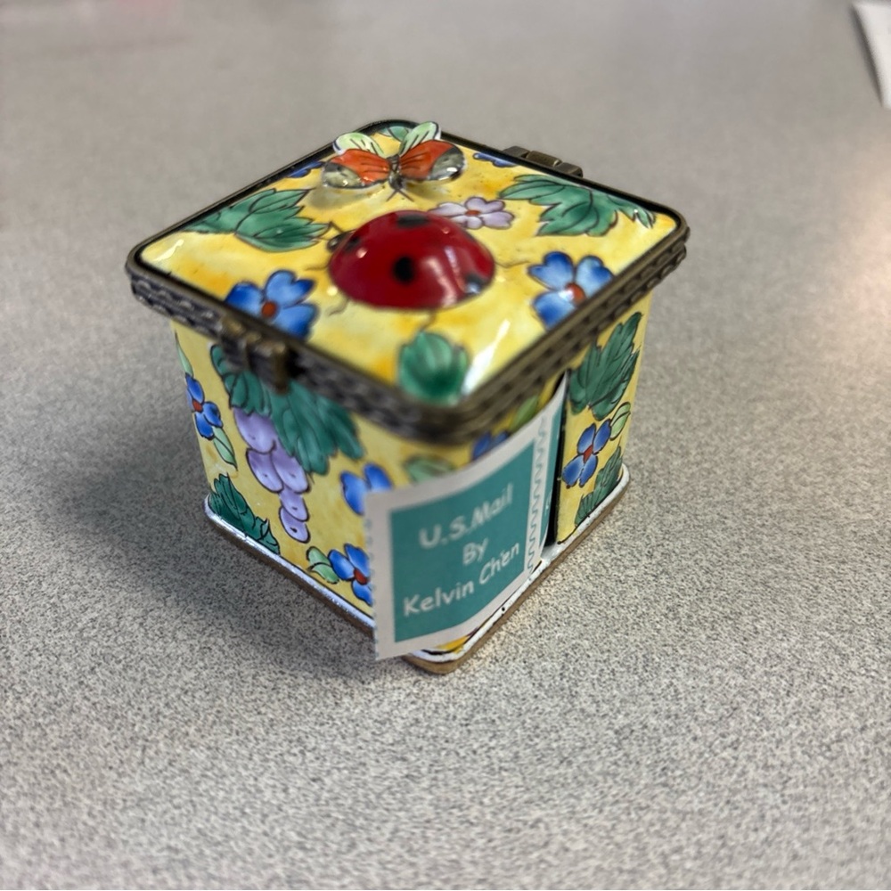 VTG 2002 KELVIN CHEN 3D BUTTERFLY LADYBUG ENAMEL STAMP DISPENSER BOX  #4835